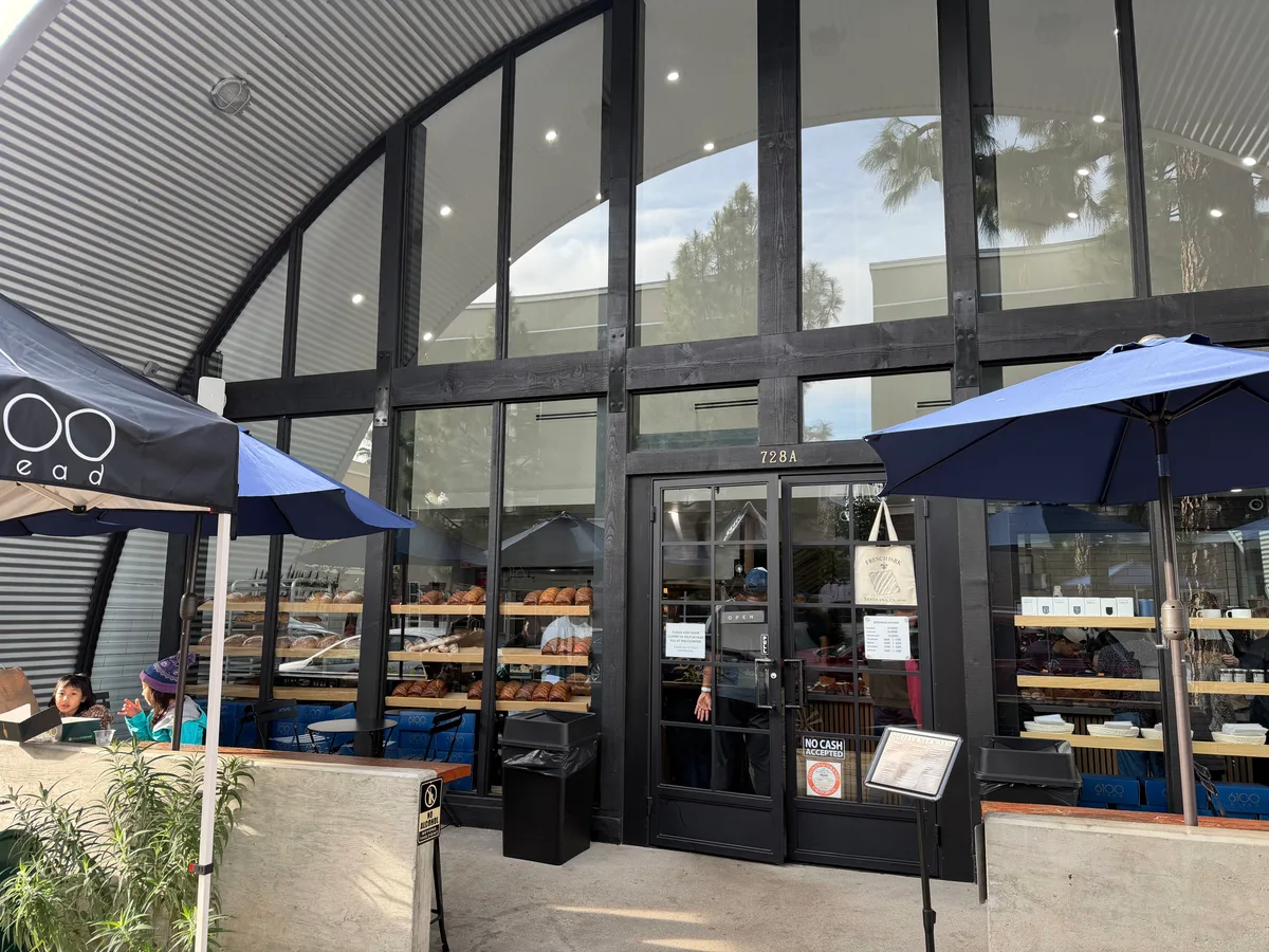 6100 Bread business photo