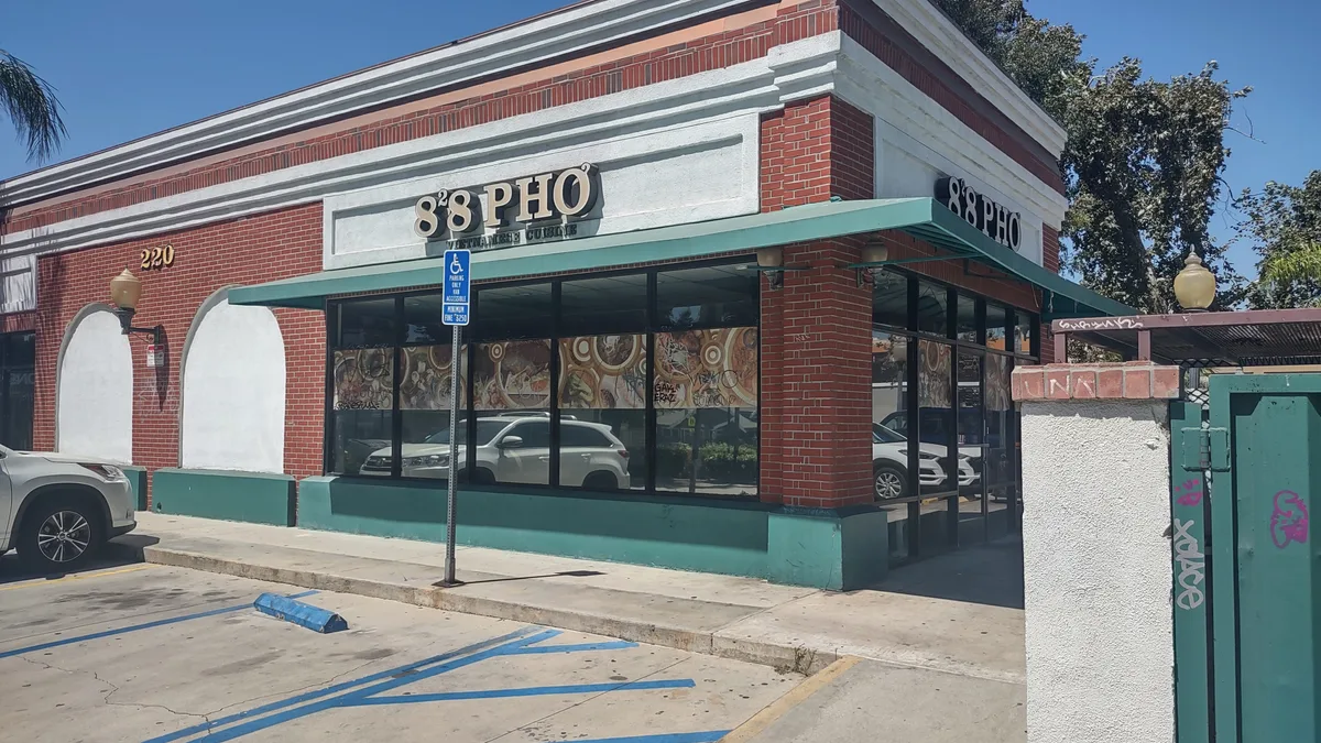 828 Pho business photo