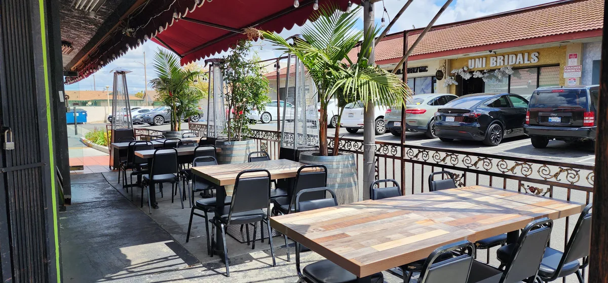 Hương Vietnamese Restaurant business photo